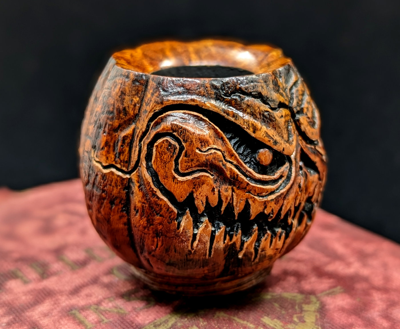 Talbert Halloween Falcon Bowl 2 pipehode gresskar