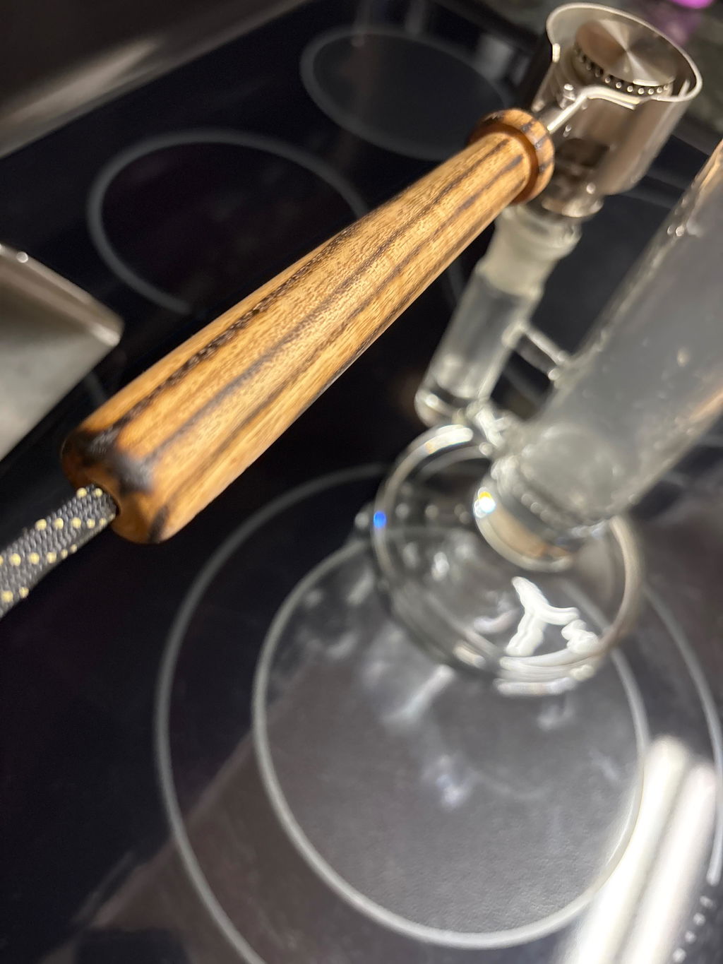 Ed's TNT Screwball håndtak brent ask tre