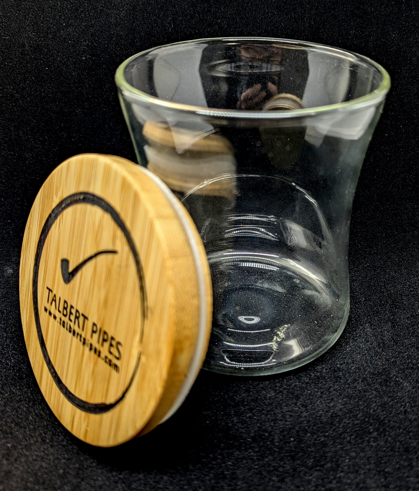 Talbert Pipes humidor tobakkskrukke glass vid åpning
